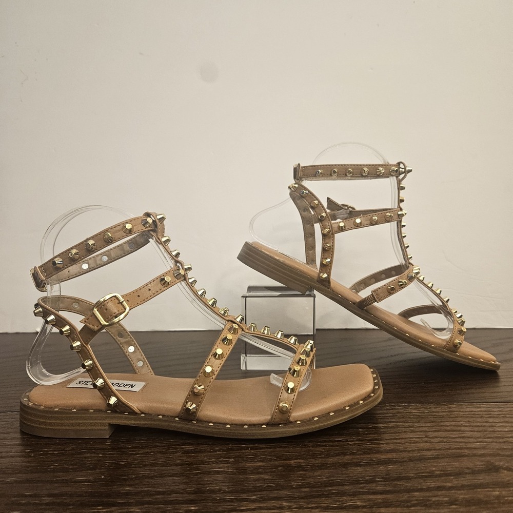 Steve Madden Sunnie Studded Gladiator Sandal Womens 7 Tan Gold Flat 1" Heel NWOB